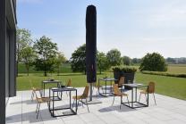 parasol central esthtique et moderne pour embellir votre terrasse